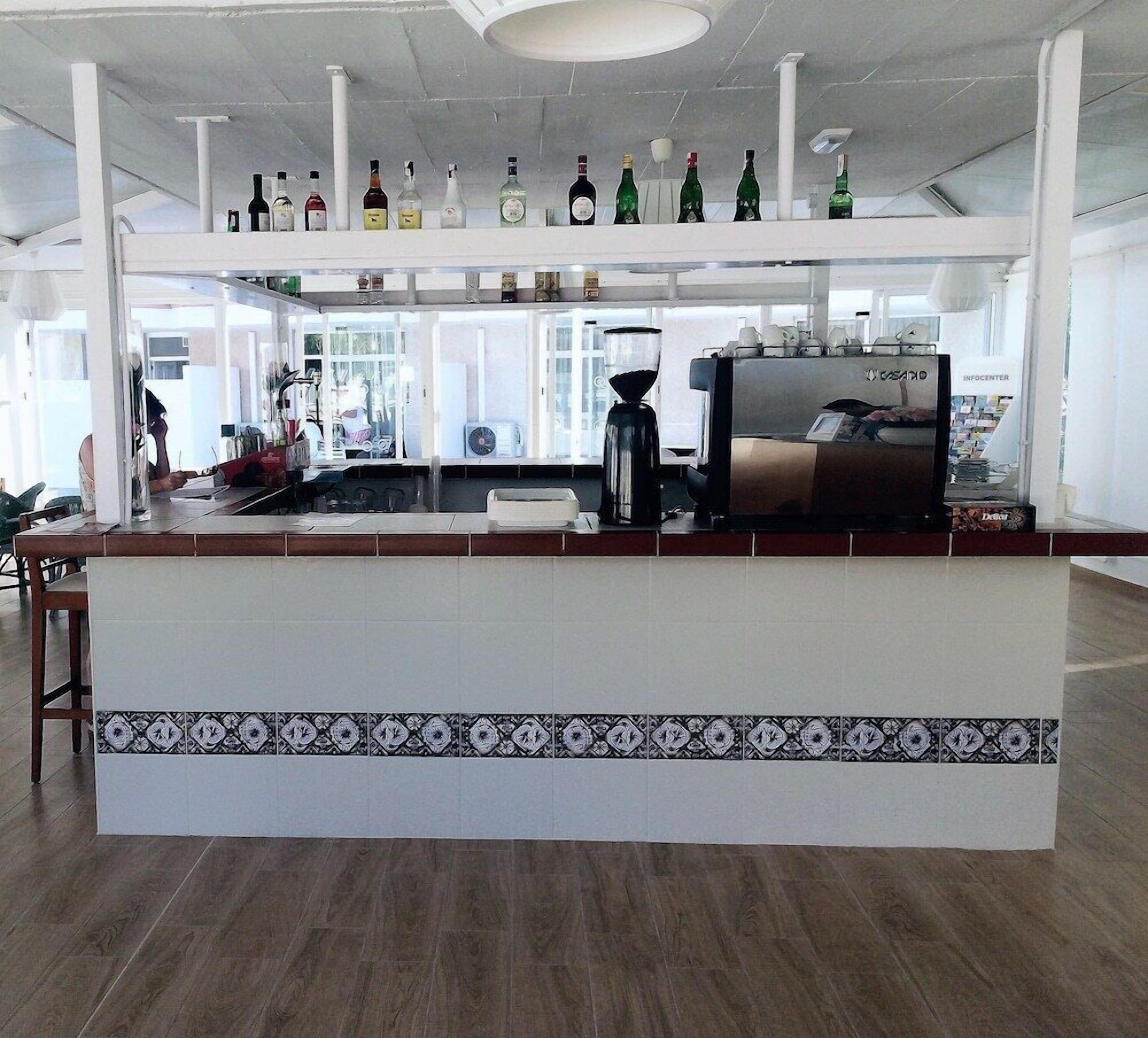 Bar (in der Unterkunft)