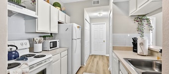 Clearwater Condo at The Avalon – 1BR with Pool, Gym, WiFi, and AC