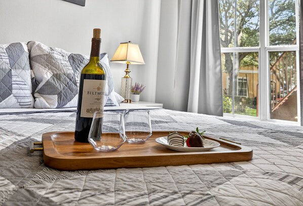 1 bedroom, desk, iron/ironing board, free WiFi - Condo at The Avalon - 1BR with Pool, Gym, W-iFi, and AC - NEWYEARS AVAILABLE!! (Clearwater)