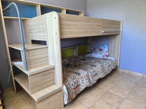 2 bedrooms, iron/ironing board, WiFi