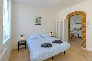 Iron/ironing board, WiFi, bed sheets