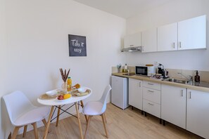 Fridge, microwave, stovetop, coffee/tea maker - Delmas - 5min Centre Ville - Wifi (Saint-Quentin)