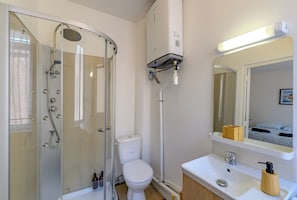 Shower, free toiletries, hair dryer, towels