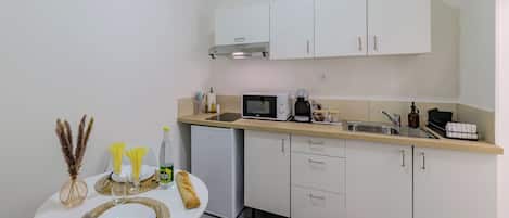 Fridge, microwave, stovetop, coffee/tea maker