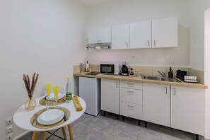 Fridge, microwave, stovetop, coffee/tea maker - Jacmel - 5min Centre Ville - Wifi (Saint-Quentin)