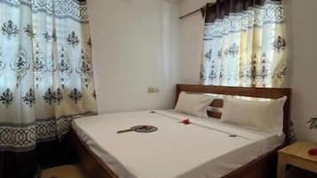 3 bedrooms, desk, WiFi