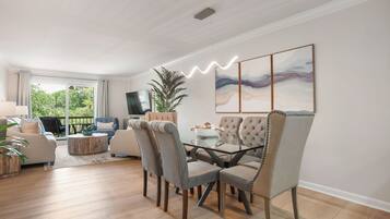 Villa, Multiple Beds, Balcony, Garden View (883 Ketch Court) | Interior