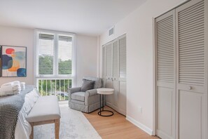 Villa, Multiple Beds, Balcony, Garden View (883 Ketch Court) | Interior