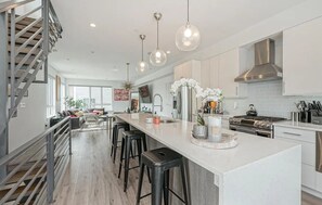 Fridge, microwave, oven, stovetop - Northern Liberties Luxury 3BR - Sauna • Gym • Rooftop • Garage • Penn’s Landing (Philadelphia)