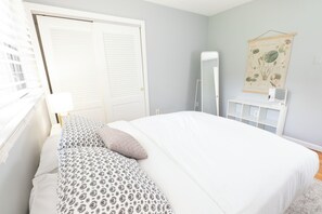 Iron/ironing board, WiFi, bed sheets