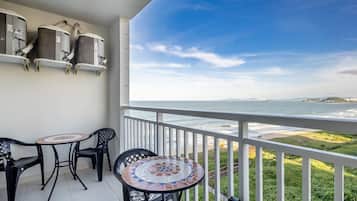 Apartemen Basic | Tempat makan outdoor