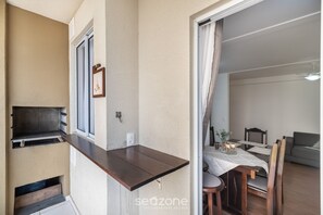 Basic Apartment | Dining