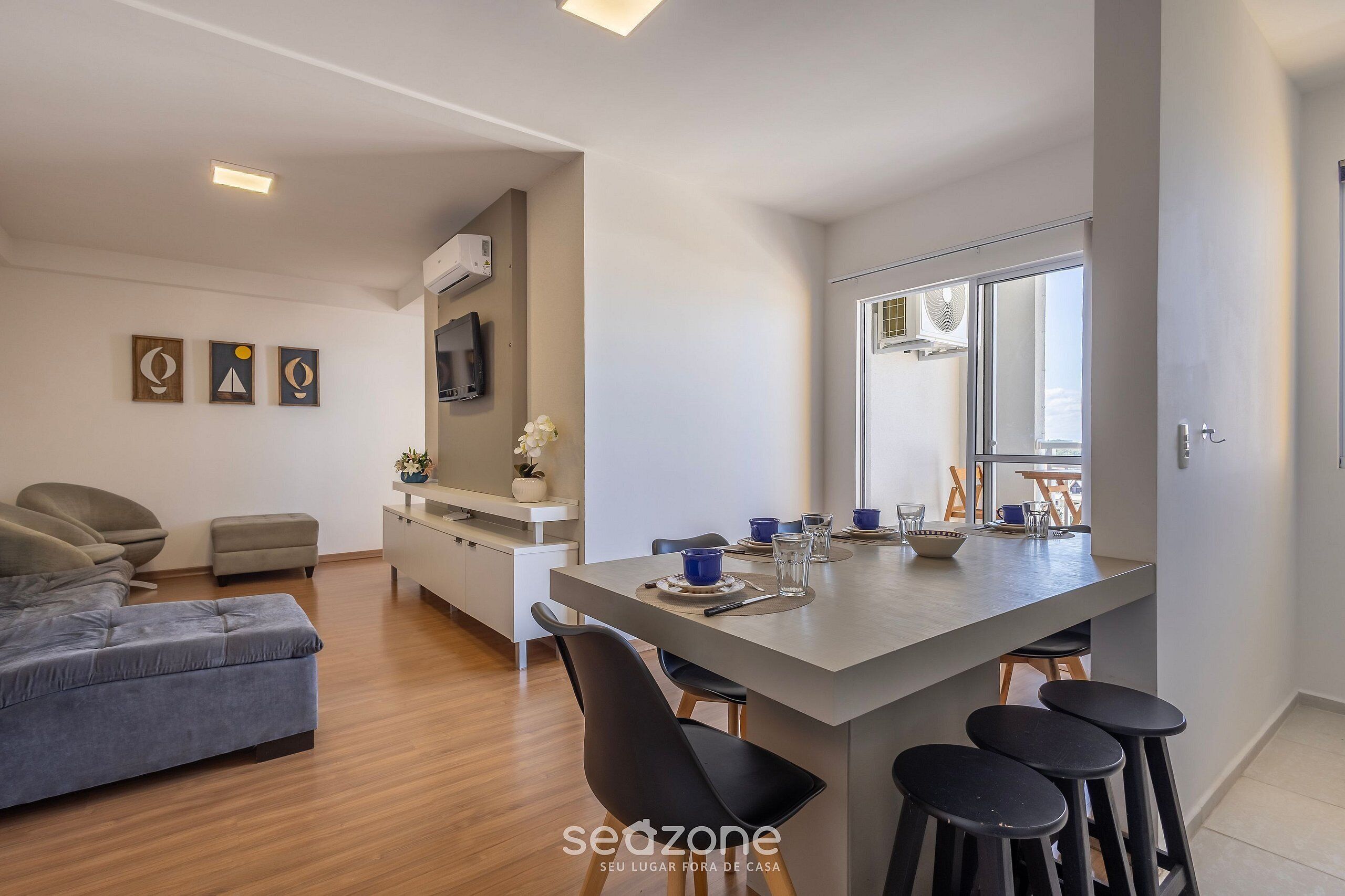 Basic Apartment | Dining