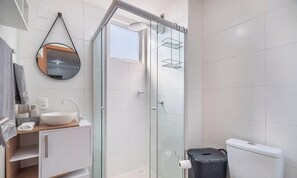 Apartamento básico | Banheiro | Chuveiro 