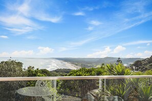 Property grounds - Waiata Manu Muriwai Birdsong Apartment Breathtaking Views! (Muriwai)