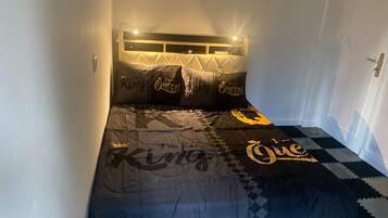 2 chambres, fer et planche à repasser, Wi-Fi gratuit, draps fournis