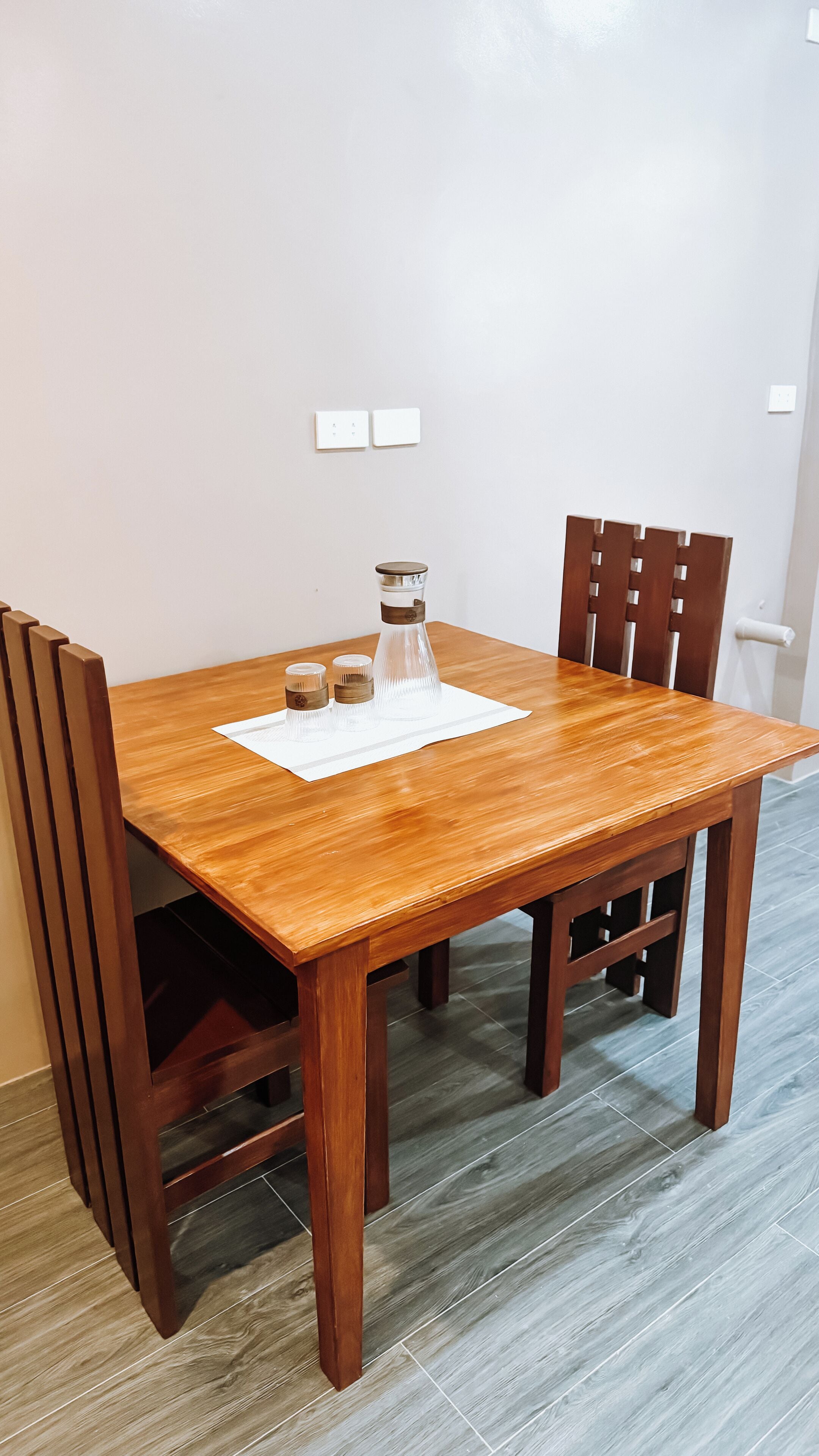 Espacio para trabajar con laptop y wifi gratis 