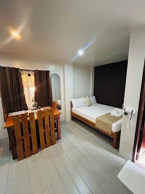 Family Room | Free WiFi, bed sheets - Tiwis Travellers Inn (Puerto Princesa)