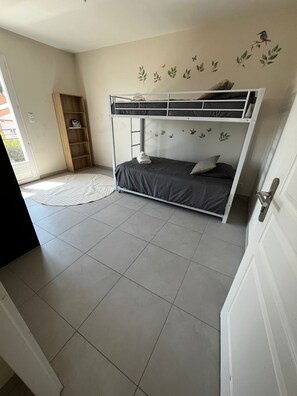 3 Schlafzimmer, Bügeleisen/Bügelbrett, WLAN, Bettwäsche
