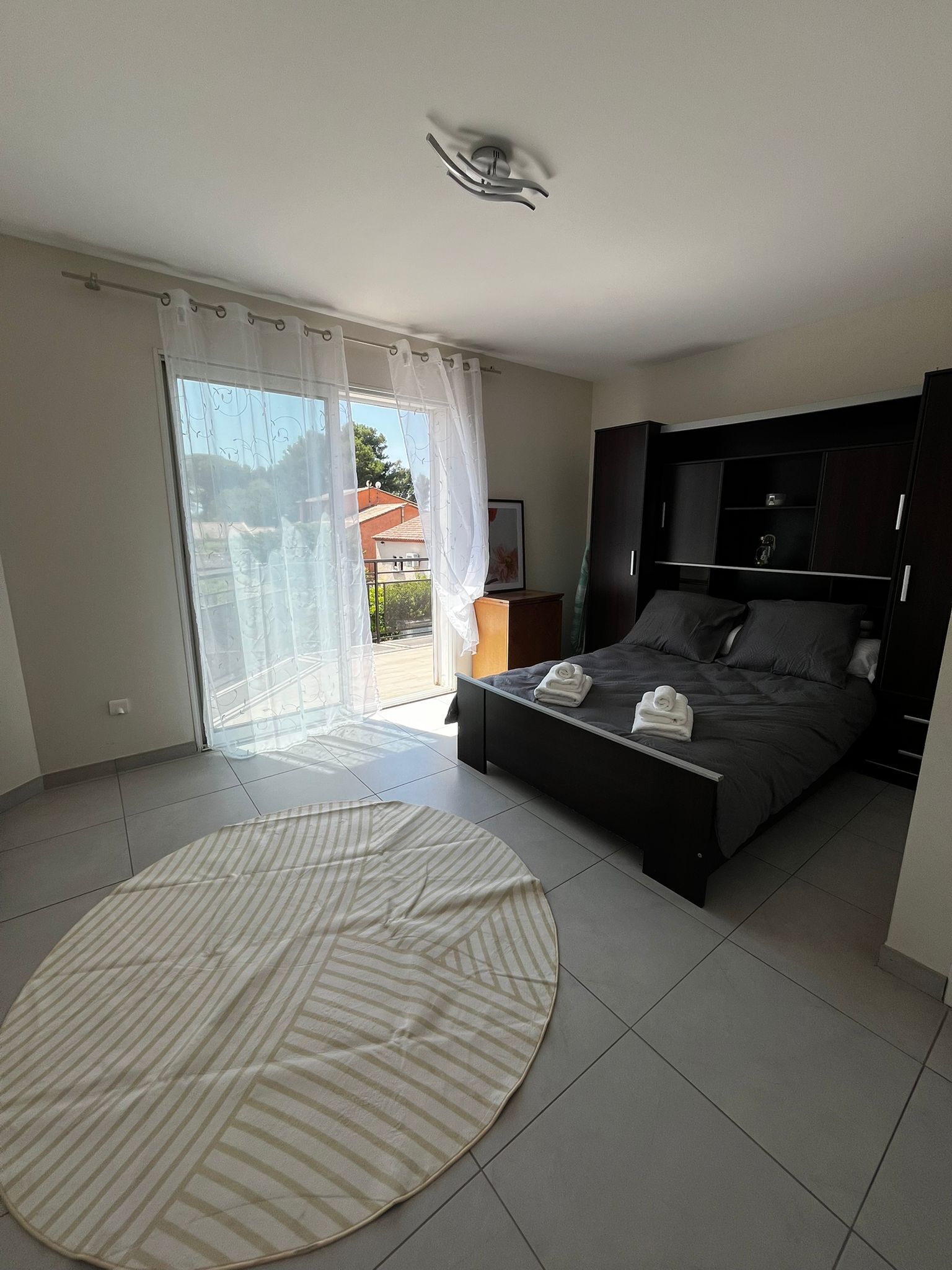 3 多间卧室、熨斗/熨衣板、WiFi、床单