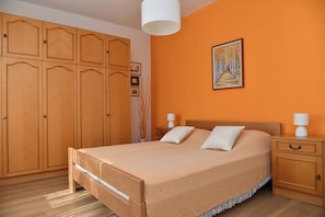 1 bedroom, iron/ironing board, free WiFi, bed sheets - A2 Apartment With Terrace, 1 min Walk to the Beach (Supetar)