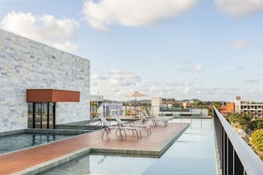 2 piscines extérieures