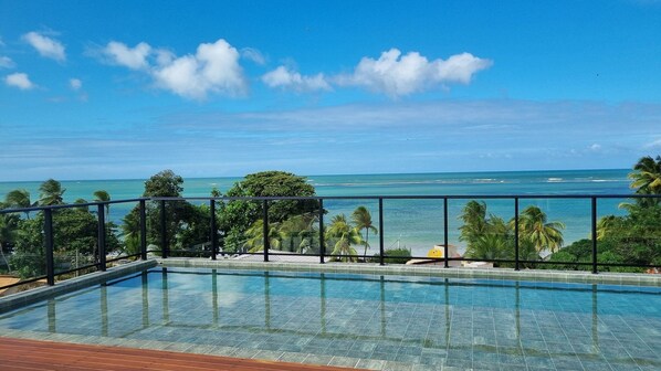 2 outdoor pools