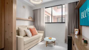 Apartamento conforto | Área de estar | Smart TV 55 polegadas com canais digitais, Netflix, filmes pagos