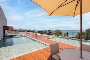 2 piscinas externas