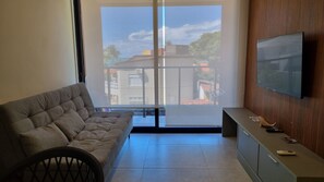 Appartement | Aire de séjour | Téléviseur connecté de 55 po avec télévision numérique, Netflix