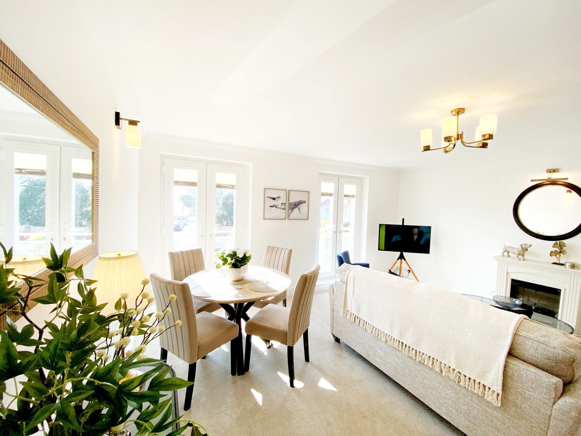 Televisie en een open haard