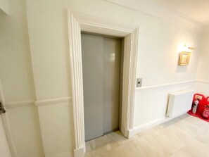 Imagen sin descripción, 5 de 8, botón