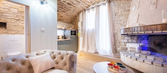 Cosy apartment with stone vault and whirlpool bath.