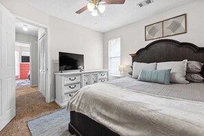3 chambres, fer et planche à repasser, Wi-Fi, draps fournis