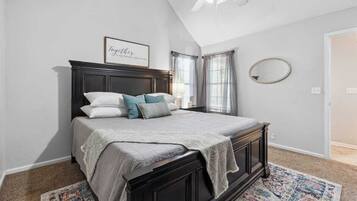 3 chambres, fer et planche à repasser, Wi-Fi, draps fournis