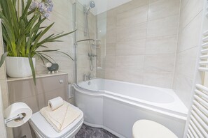 Shower, hair dryer, towels - Dixon Ground Farm, Coniston -  a beautiful farm house with 3 bedooms (Coniston)