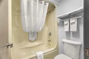 Bathroom - Westowne Inn Paducah - Exit 4 (Paducah)