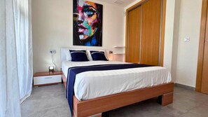 2 habitaciones, tabla de planchar con plancha, wifi y ropa de cama 