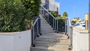 Property grounds - Modern flat with swimming pool, terrace and equipped solarium (Dehesa de Campoamor)