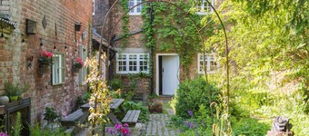 Hearts of Oak -  a holiday let that sleeps 6 guests  in 3 bedrooms