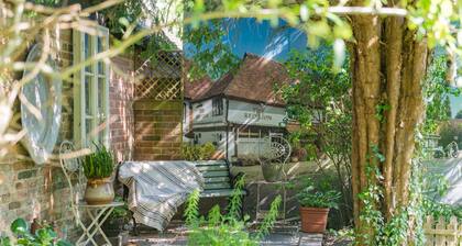 Hearts of Oak - a holiday let that sleeps 6 guests in 3 bedrooms