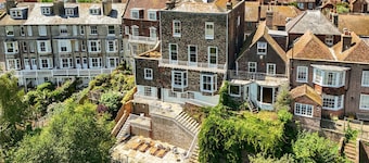 Chequer - a holiday let that sleeps 14 guests in 7 bedrooms