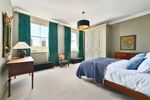 7 bedrooms, iron/ironing board, WiFi, bed sheets