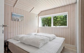 3 bedrooms, travel cot, free WiFi