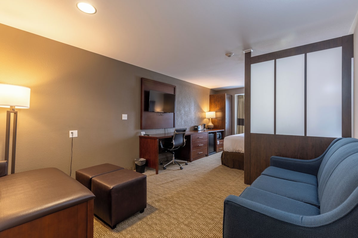 In-room safe, desk, laptop workspace, free WiFi
