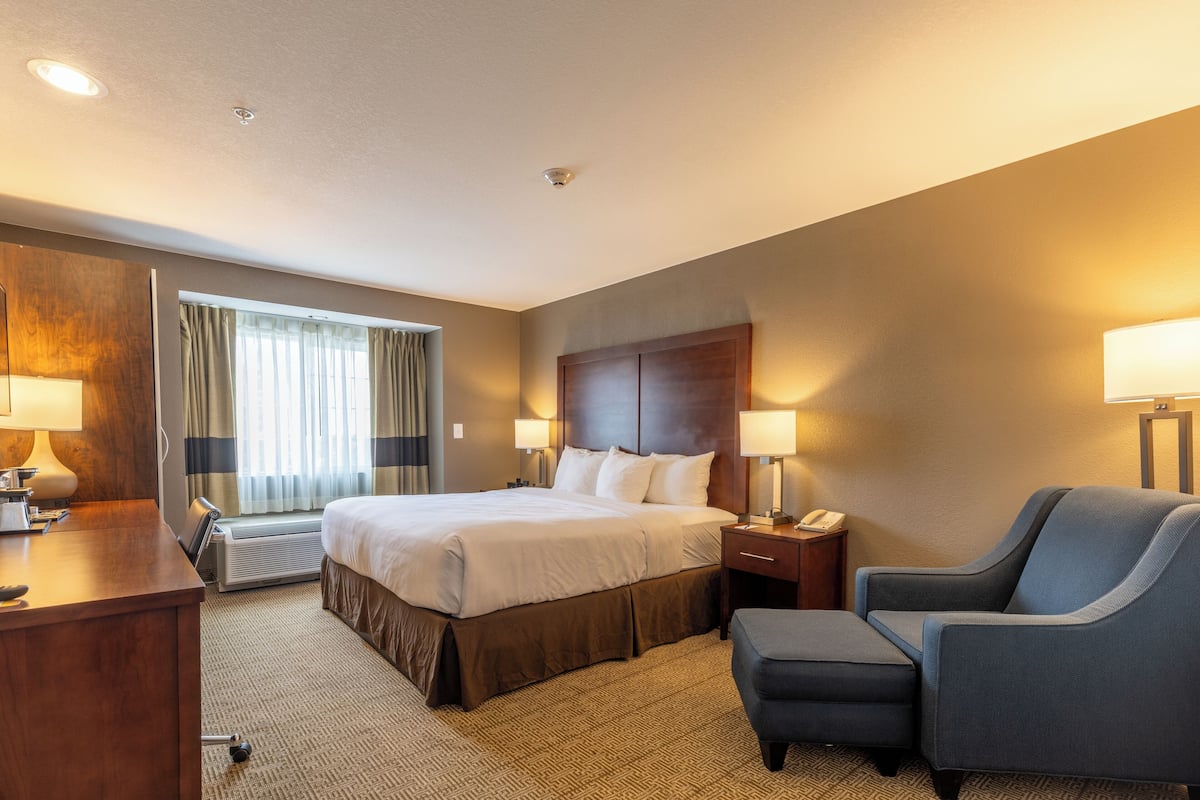 In-room safe, desk, laptop workspace, free WiFi
