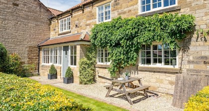 Paddock View - a cottage that sleeps 8 guests in 4 bedrooms