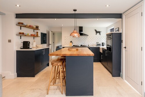 Paddock View -  a cottage that sleeps 8 guests  in 4 bedrooms