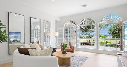 5 Beds Luxury Retreat on Golf Course