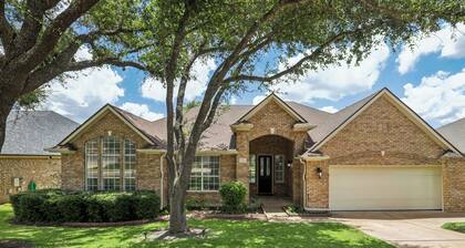 5 Beds Luxury Retreat on Golf Course